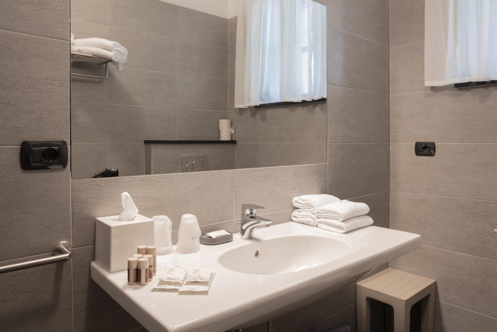 Le Torri - Castiglione Falletto 3*
